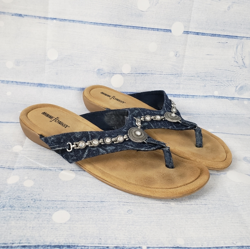 Minnetonka Sandles Navy blue & silver jewelry Sz. 12W Deep tread